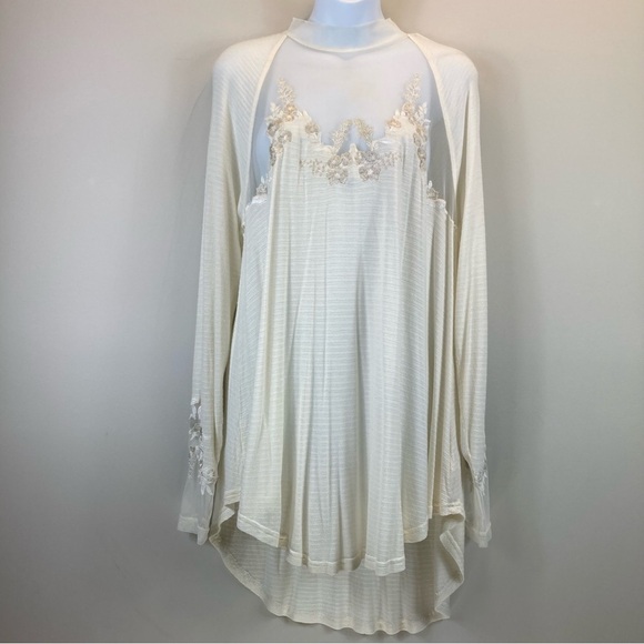 Free People Tops - Free People Long sleeve Embroidered Tunic Size M